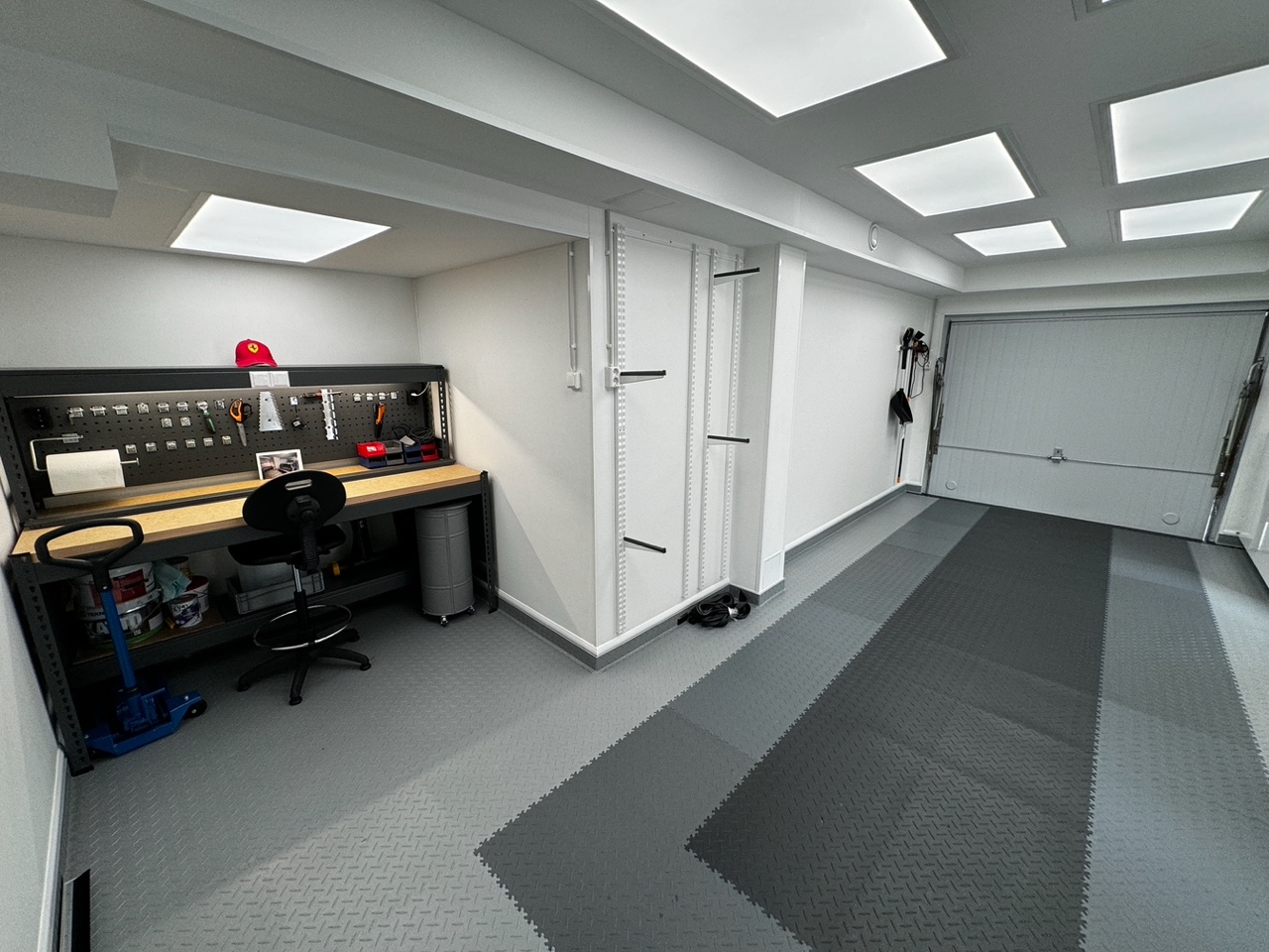 Autotallin valot tekevät tilan - LedStore Autotallin valot tekevät tilan