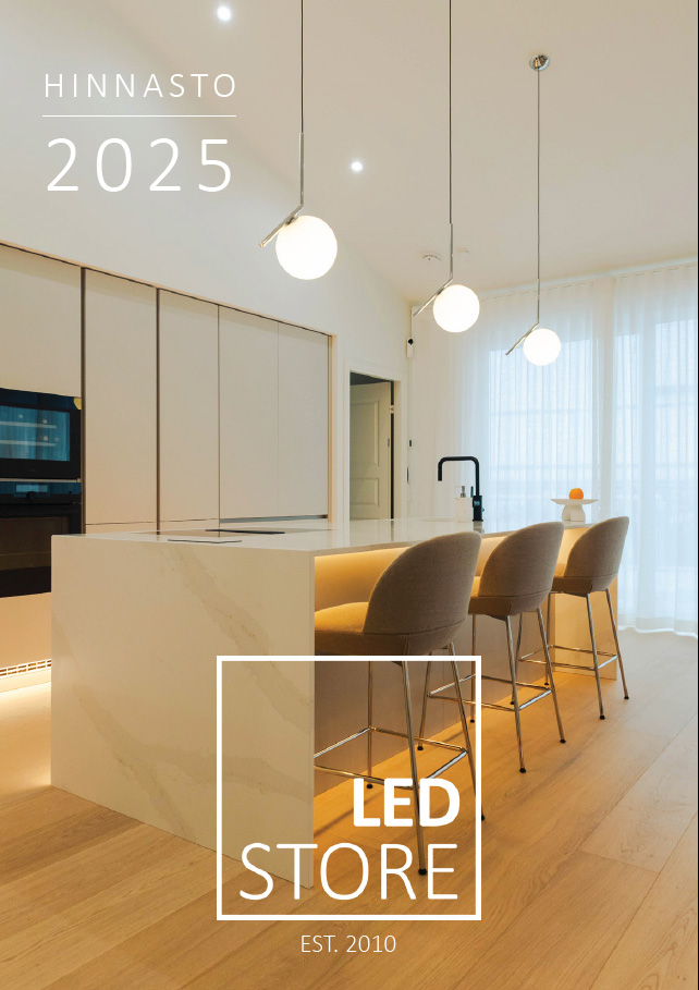 hinnasto-2025-kansi-ledstorefi - LedStore Moderni keittiö, jossa on marmori-saareke ja kolme beigeä tuolia, saa upean valaistuksen LedStore.fi:n laadukkaista LED-valaisimista. Riippuvalaisimet luovat ympärilleen lämpimän hehkun korostaen tilan eleganssia. Pehmeä luonnonvalo siivilöityy valoverhojen läpi, täydentäen huoneen tunnelmaa. Tutustu innostavaan "Kuvasto 2025" ja ratkaisun valaistusratkaisu kotiisi LedStorelta, jonka toiminta alkoi jo vuonna 2010.
